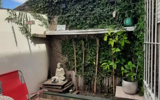Cómodo PH en muy buena zona, patio, sin expensas.